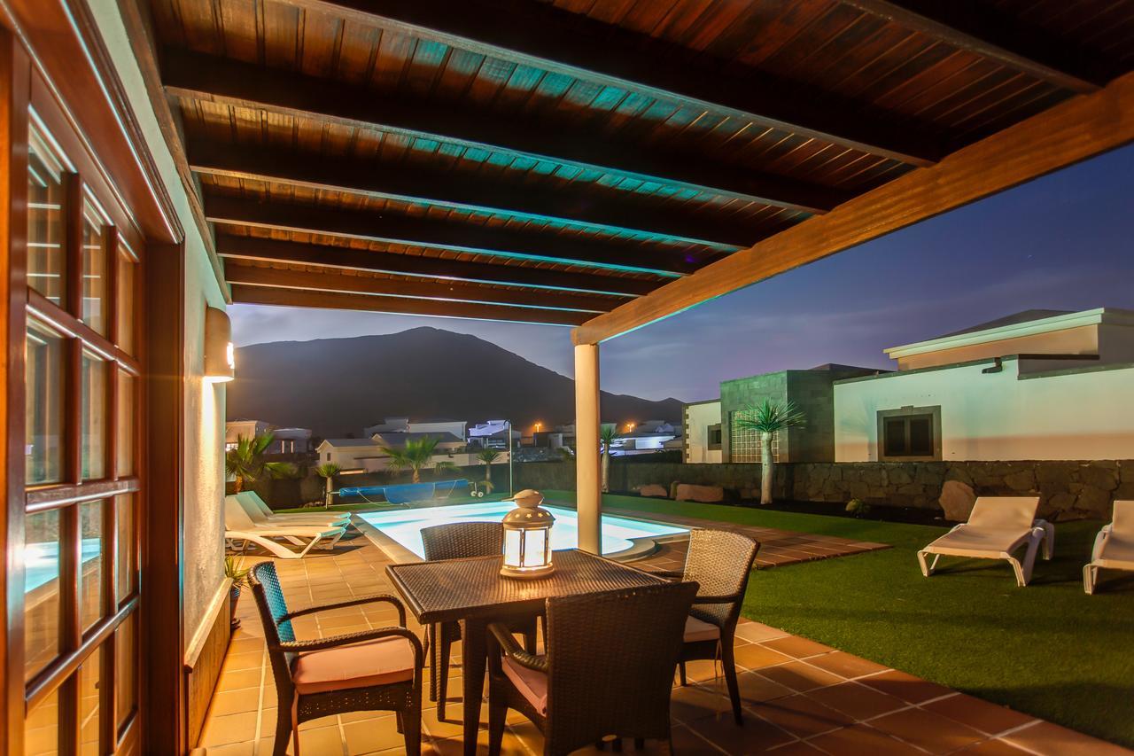 Villa Los Dragos Плая Бланка Екстериор снимка