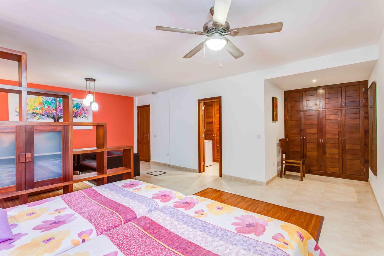 Villa Los Dragos Плая Бланка Екстериор снимка